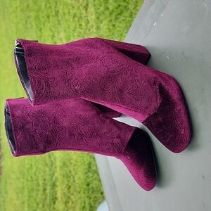 Jessica Simpson Women Embossed Wine Velvet Booties Size 6